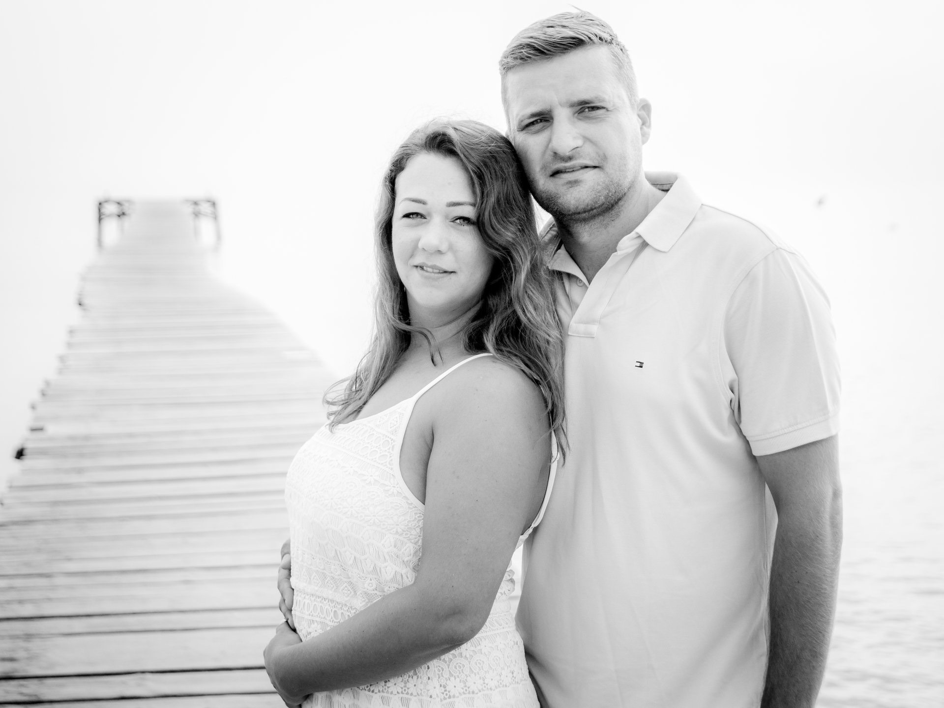 aleksandarcelar_com-1497 Belio Photography – Fotografin Stefanie Miller aus Bühl mit ihrem Mann beim Paarshooting am See