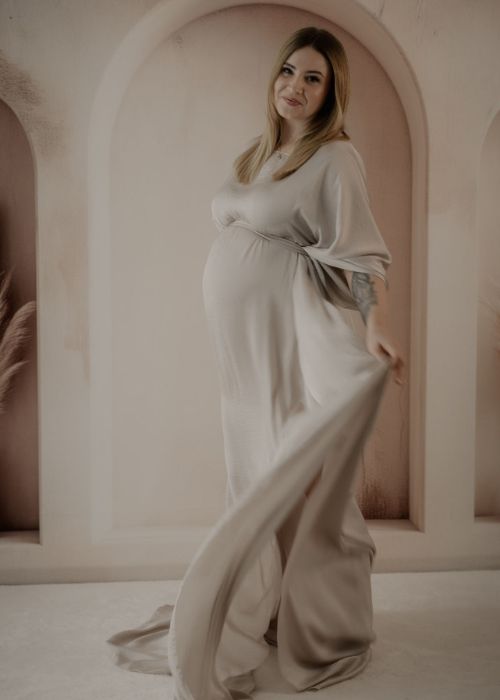 Pakete Preise Fotografie Preise für Schwangerschaftsshootings – elegante Babybauchaufnahme im Studio